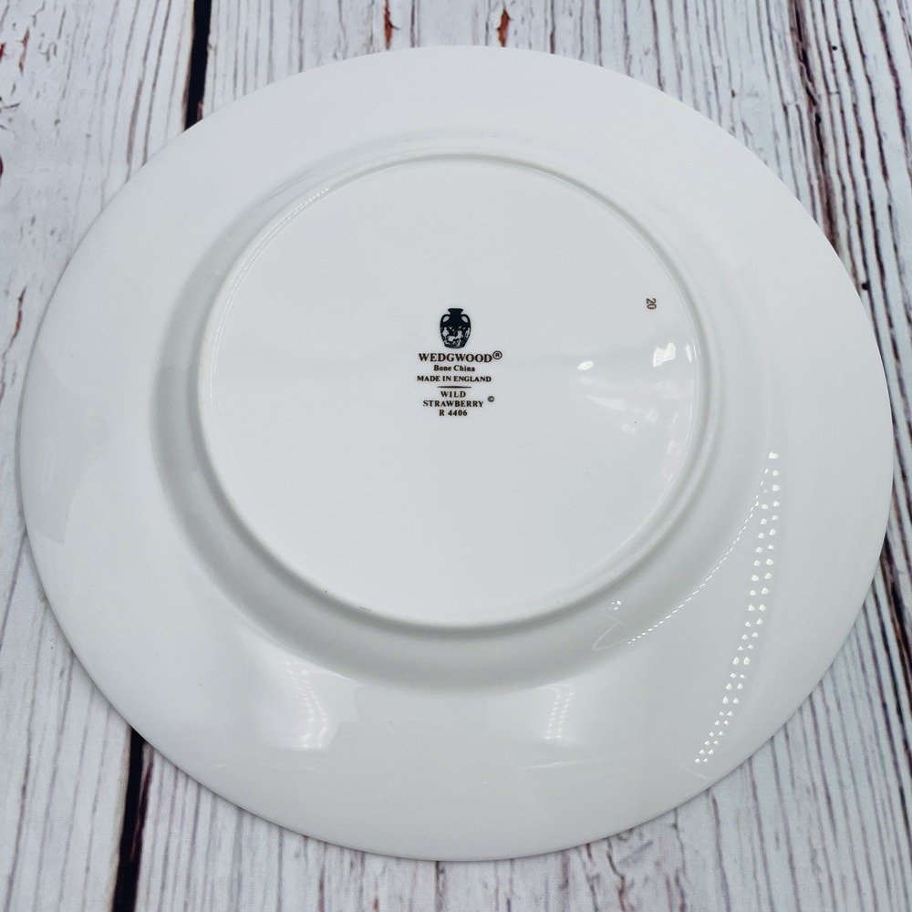 Wedgewood Wild Strawberry Bone China 8" Salad Plate Replacement Single R4406 - Picture 5 of 7